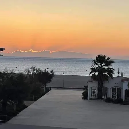 4 à 6 Pers Première Ligne De La Appartement Empuriabrava